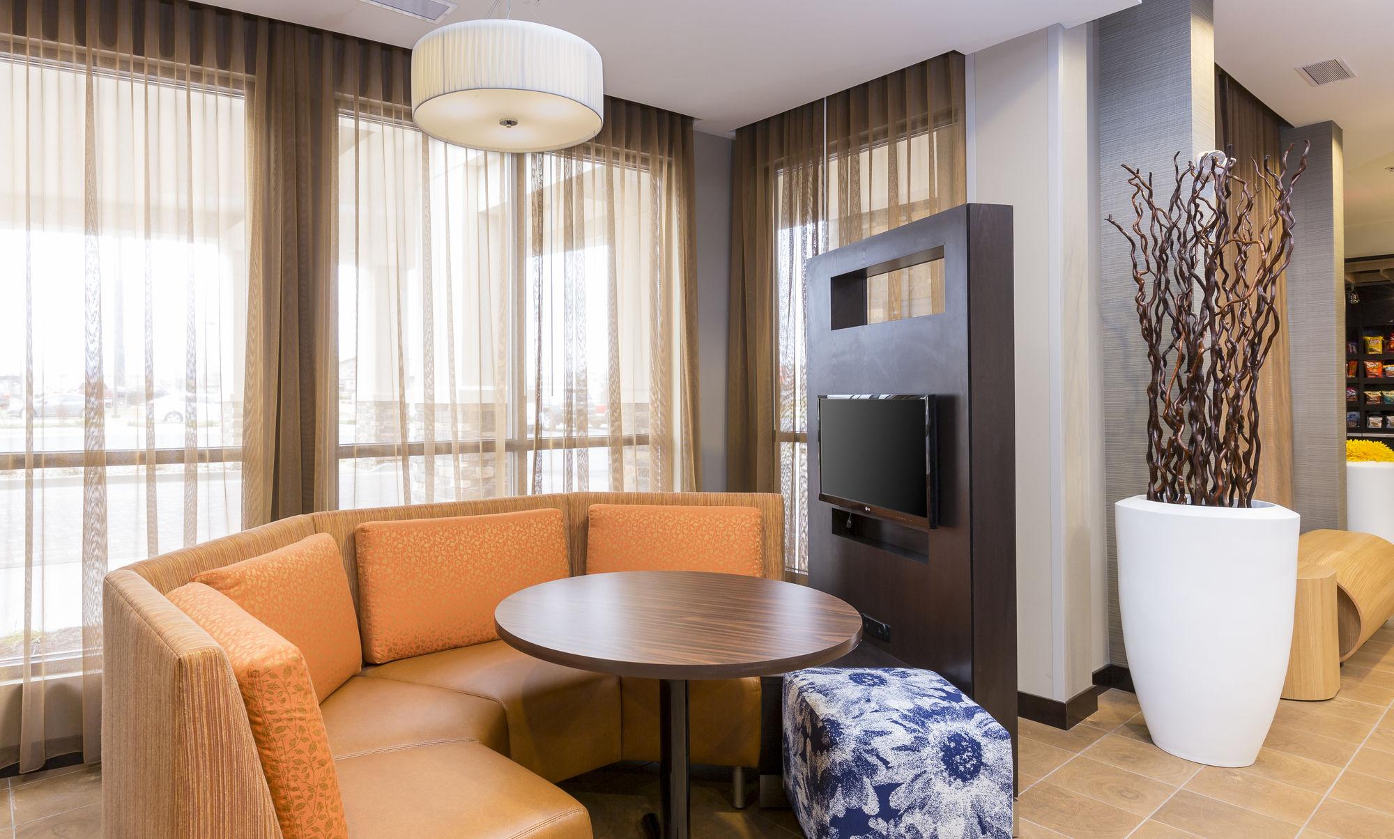 Courtyard By Marriott Bismarck North Hotel Exterior foto