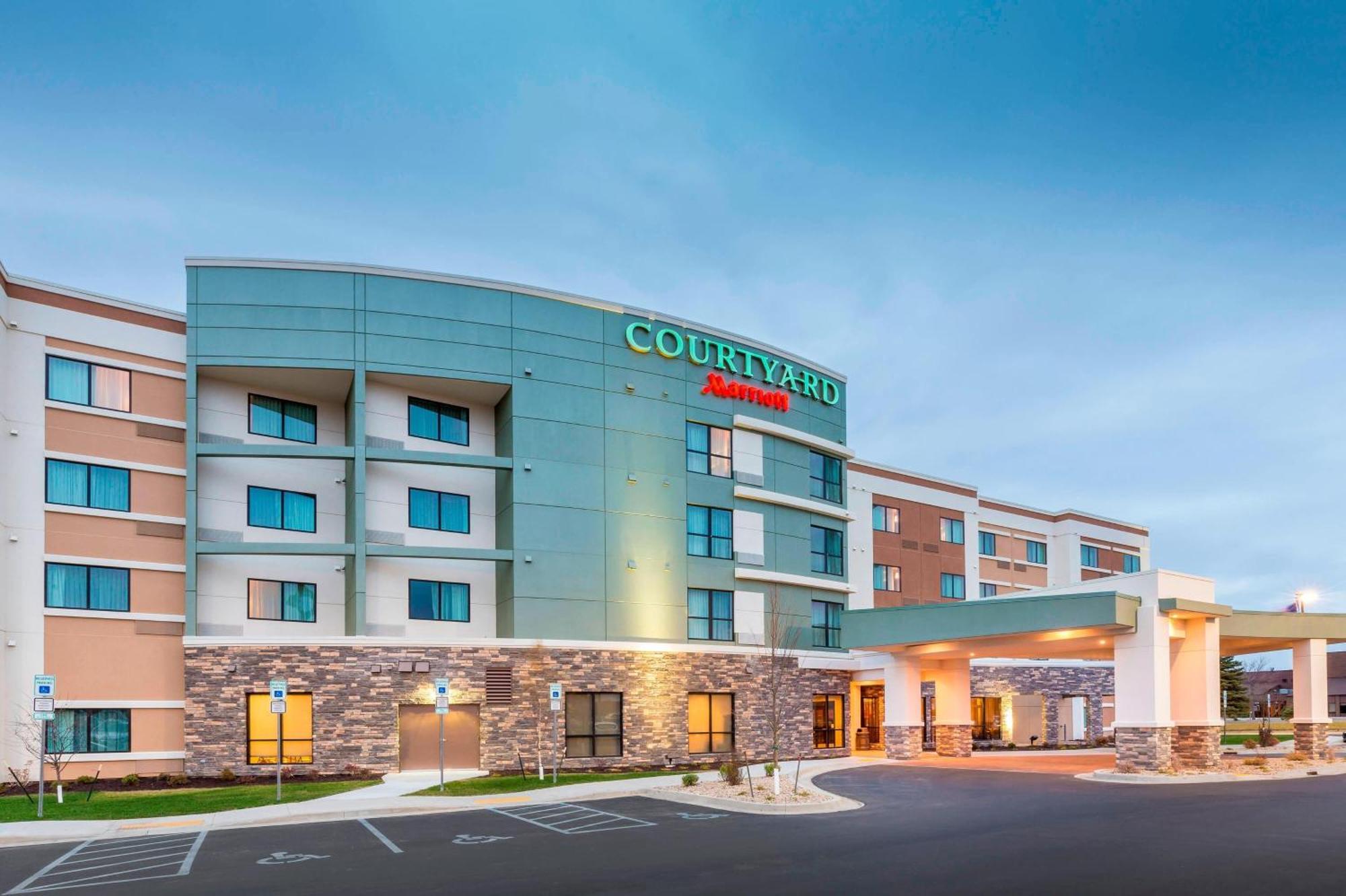 Courtyard By Marriott Bismarck North Hotel Exterior foto