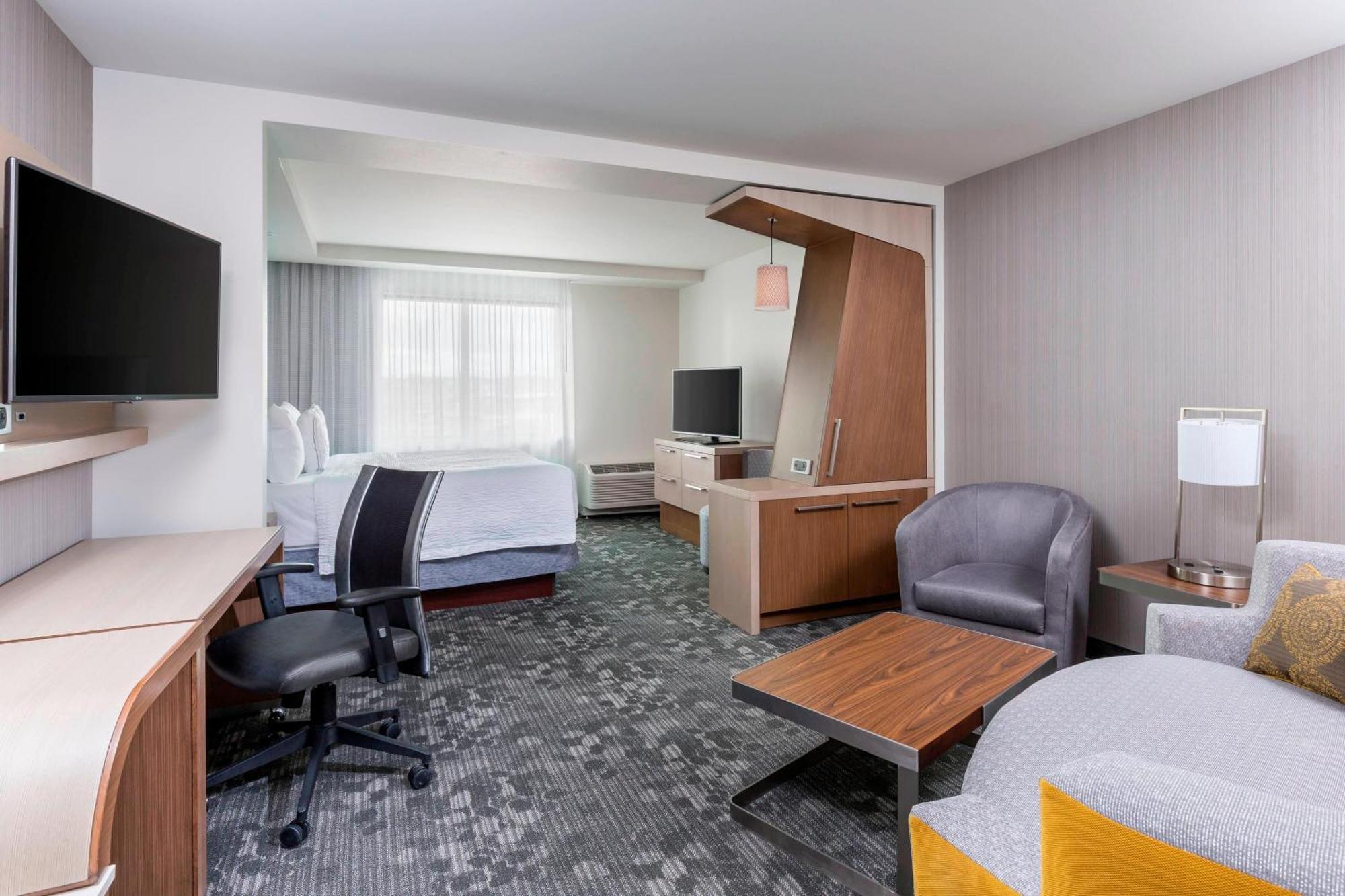 Courtyard By Marriott Bismarck North Hotel Exterior foto