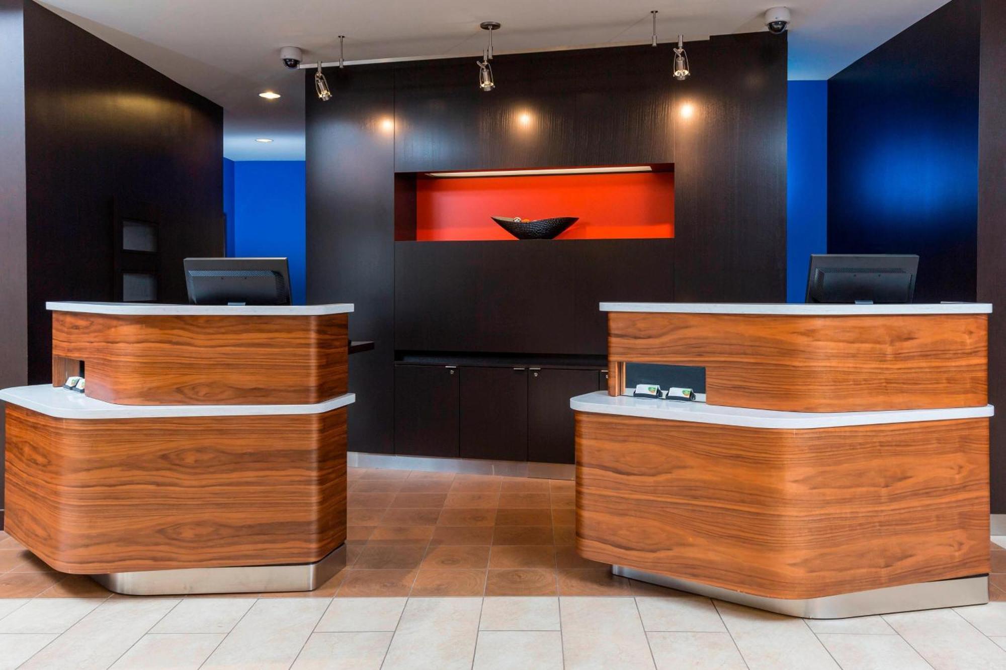 Courtyard By Marriott Bismarck North Hotel Exterior foto