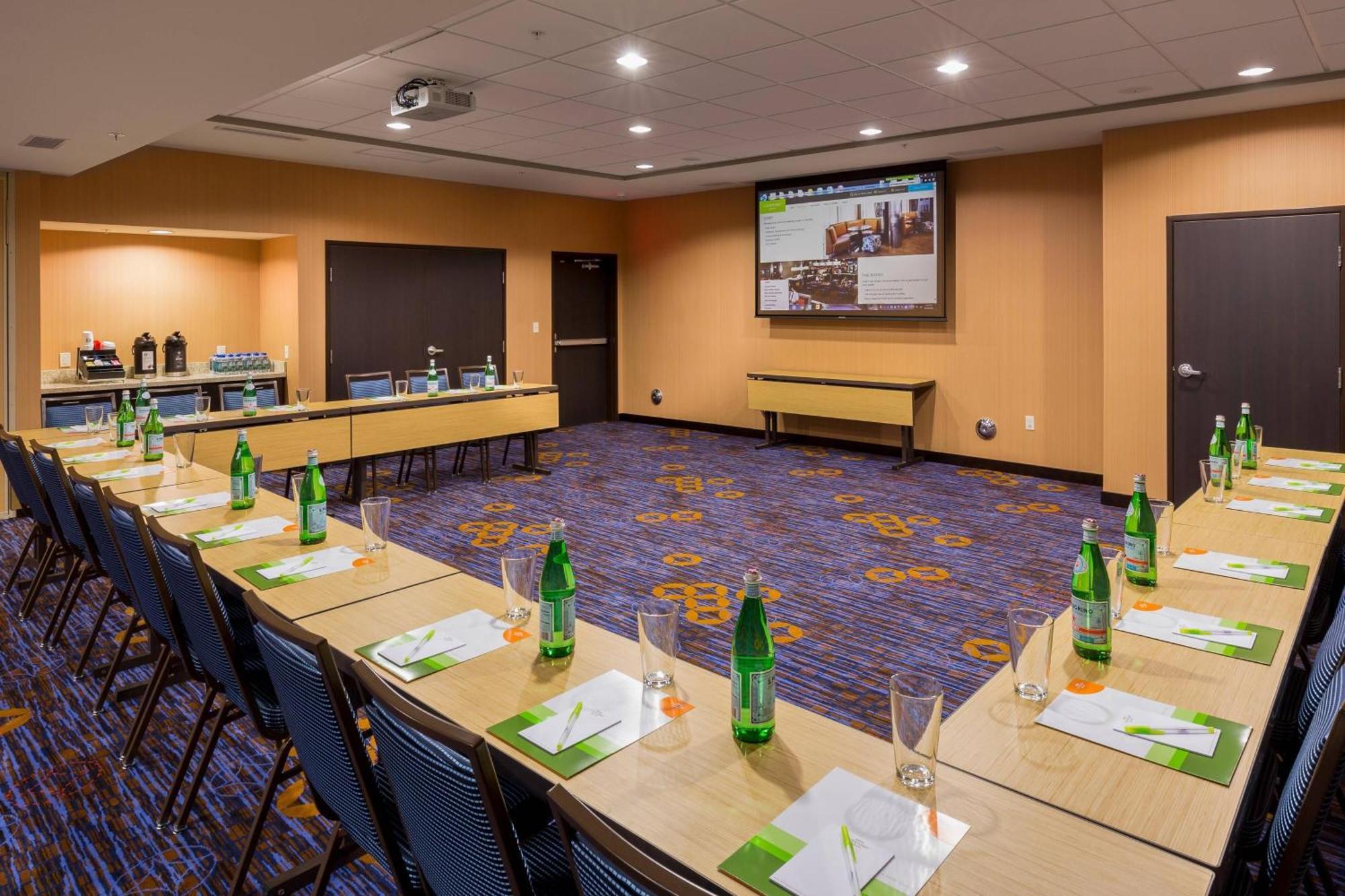 Courtyard By Marriott Bismarck North Hotel Exterior foto