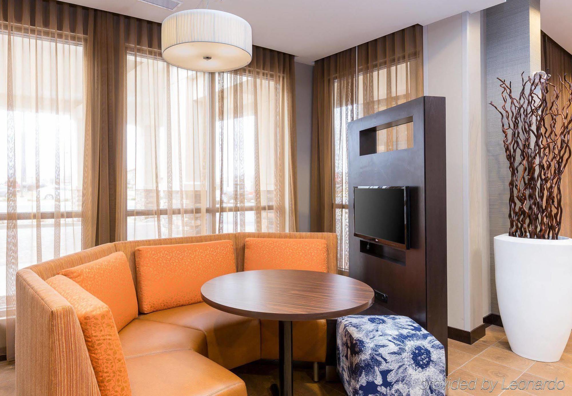 Courtyard By Marriott Bismarck North Hotel Exterior foto
