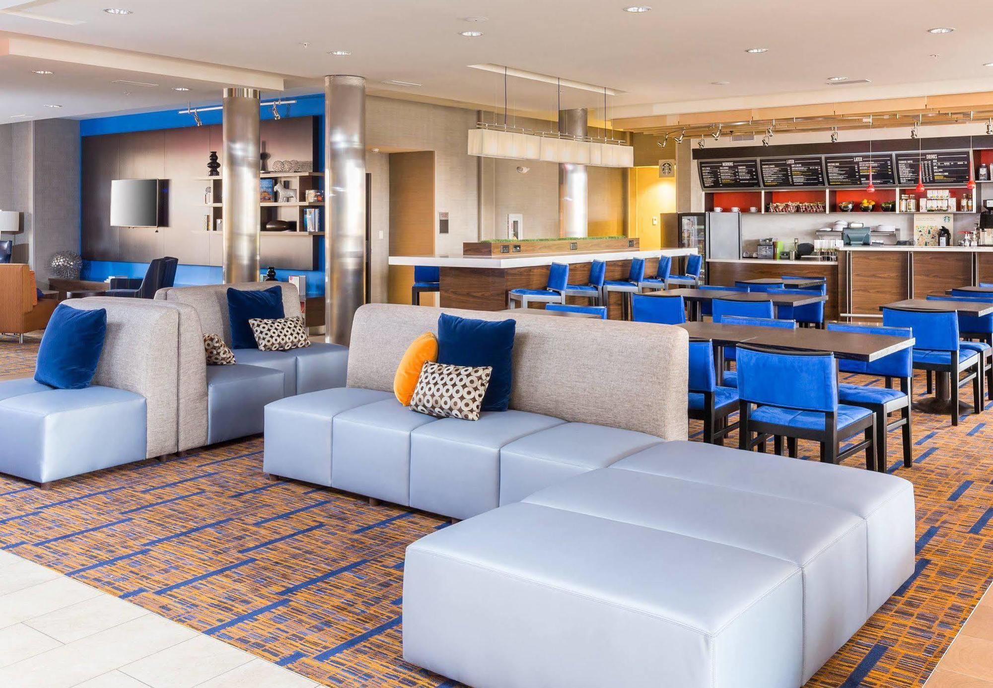 Courtyard By Marriott Bismarck North Hotel Exterior foto