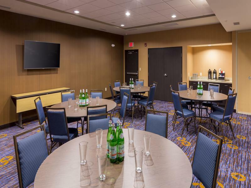 Courtyard By Marriott Bismarck North Hotel Exterior foto
